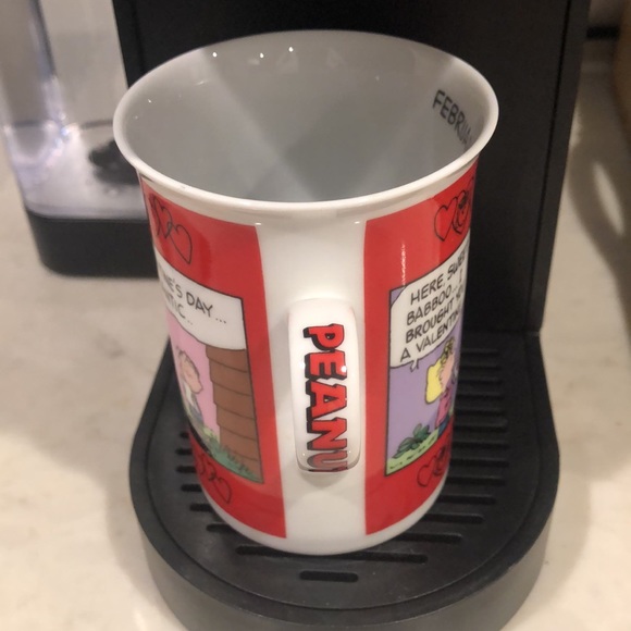 Danbury Mint Porcelain February Calendar Mug Red - Picture 4 of 6